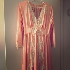 Elegant Komar vintage nightgown w/ matching robe!